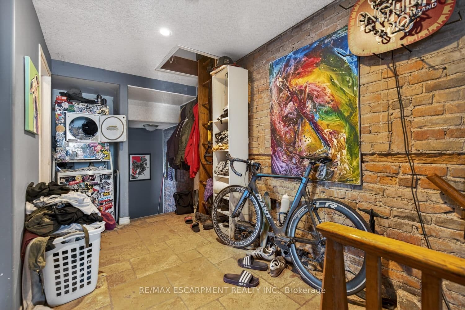 38 Hess Street S thumbnail 15