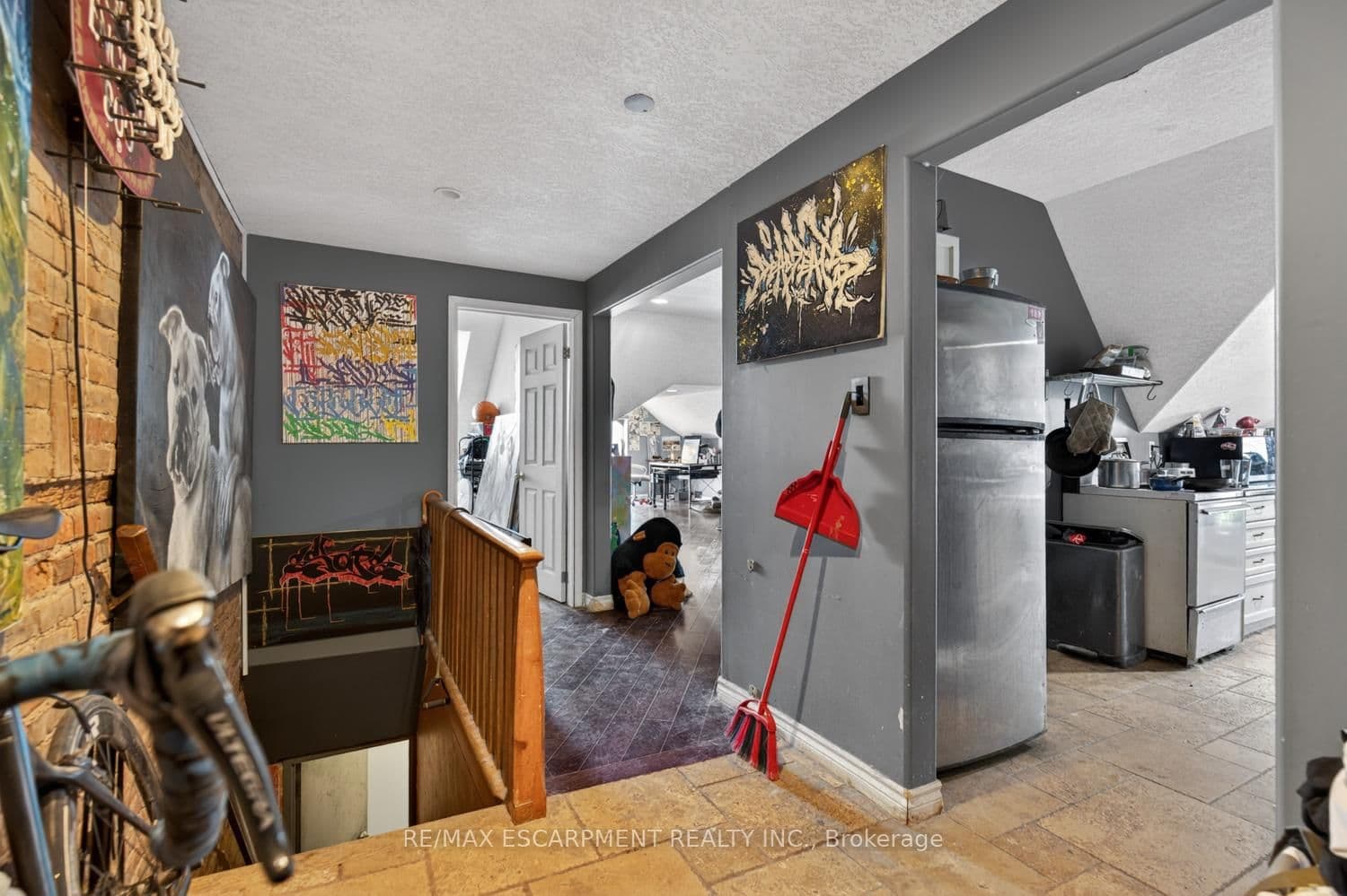 38 Hess Street S thumbnail 16