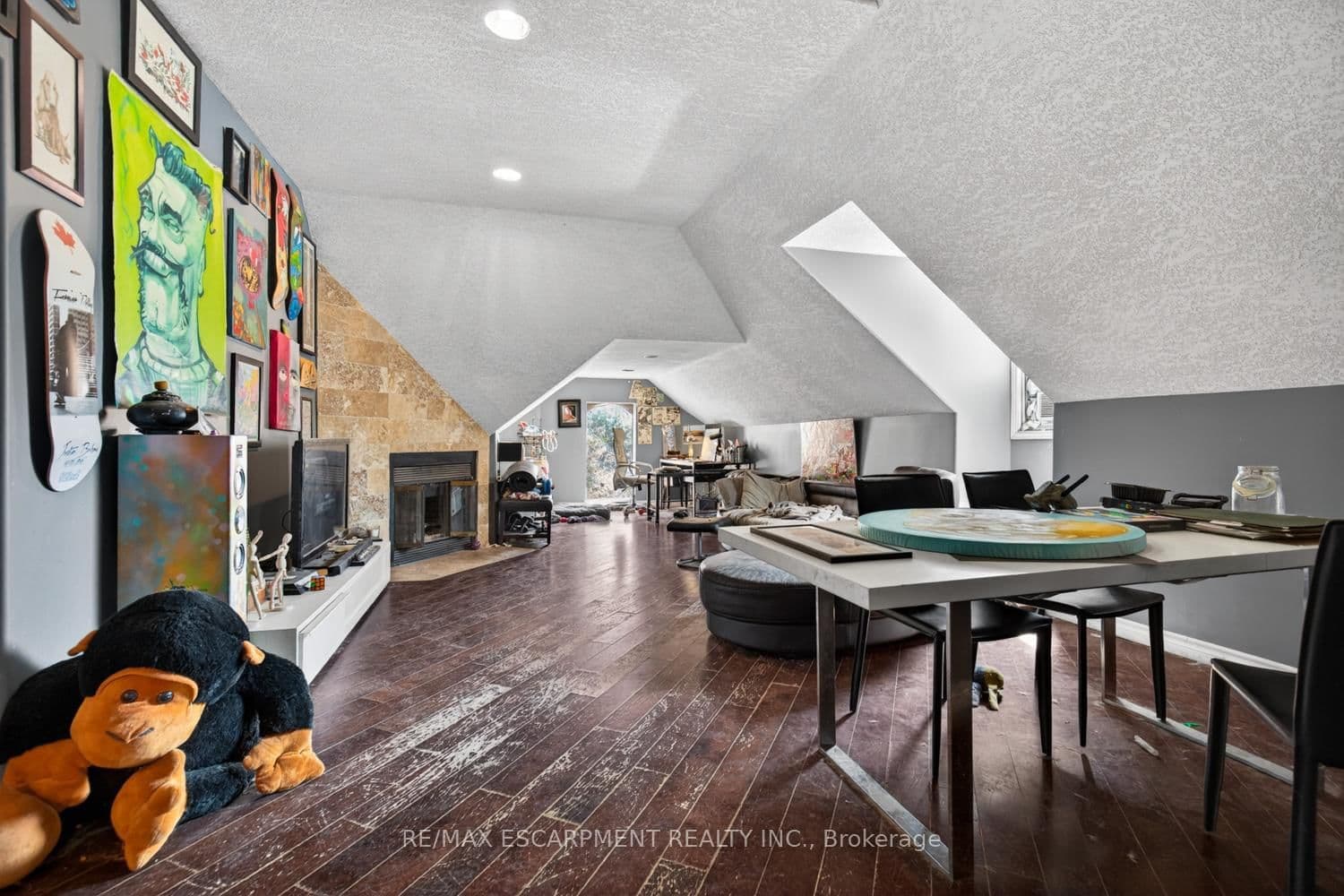 38 Hess Street S thumbnail 20