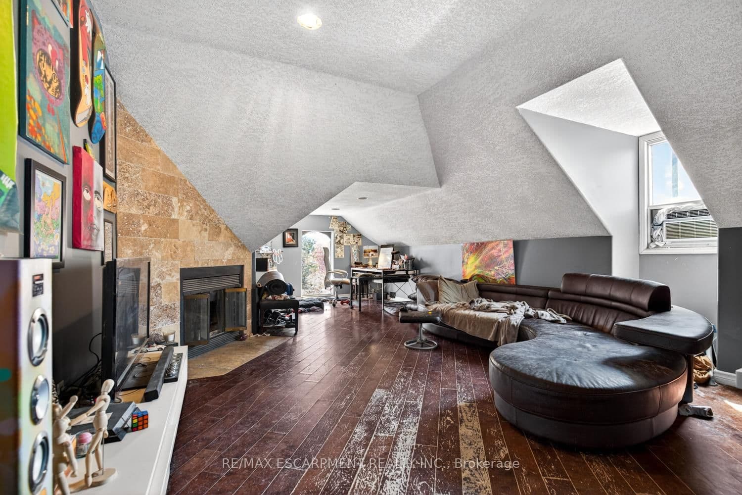 38 Hess Street S thumbnail 21