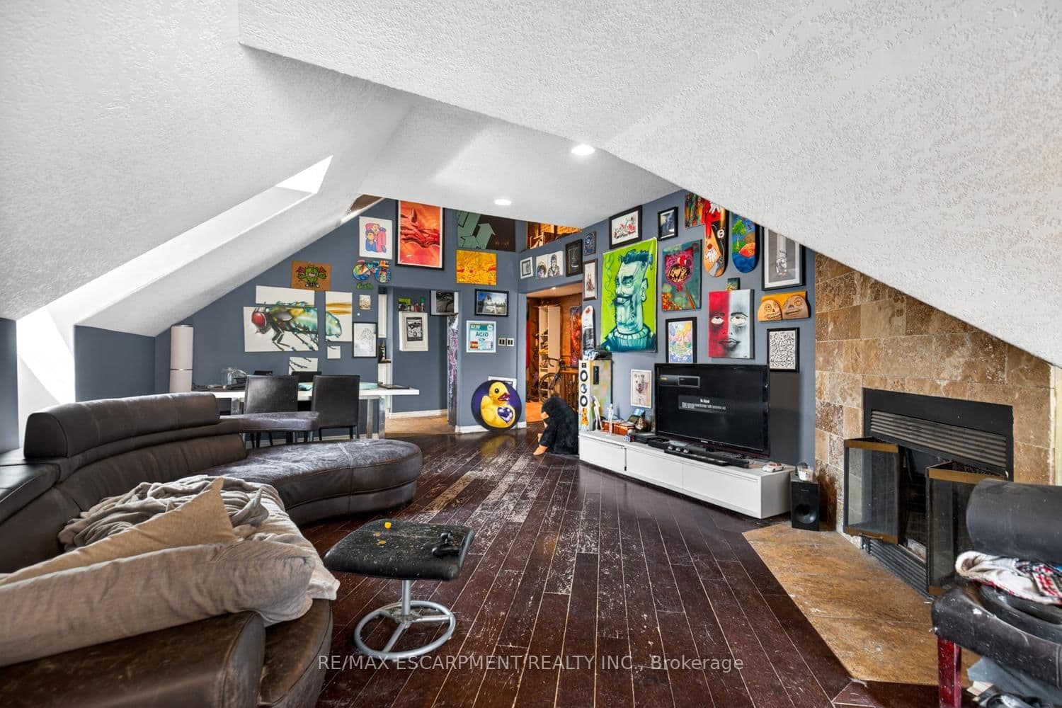 38 Hess Street S thumbnail 23