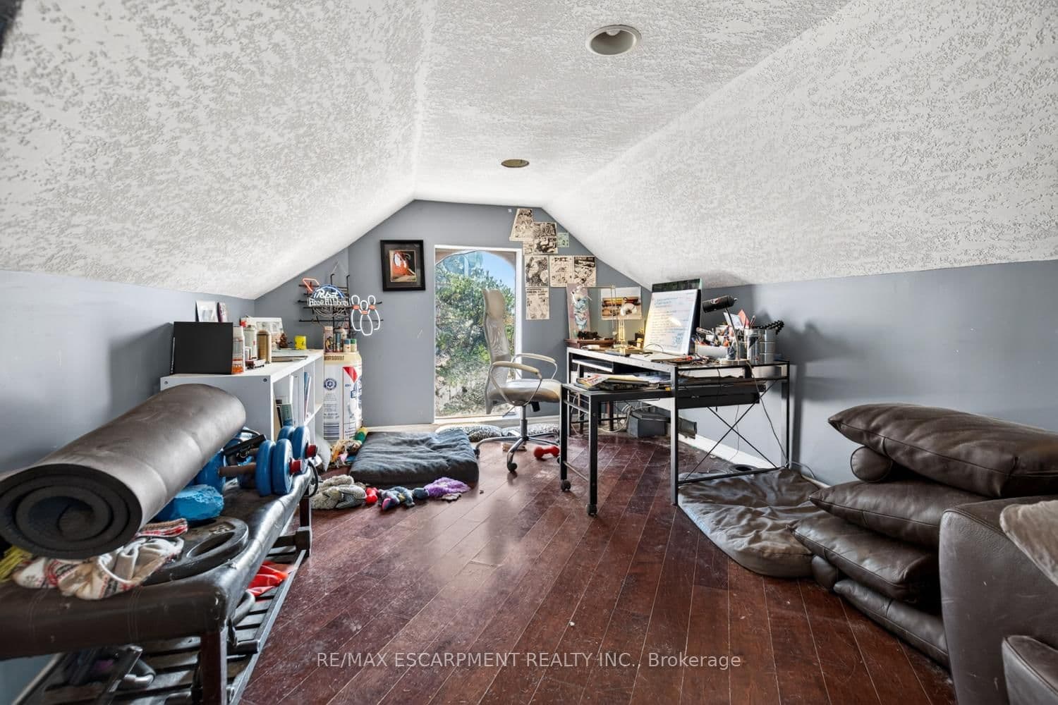 38 Hess Street S thumbnail 24