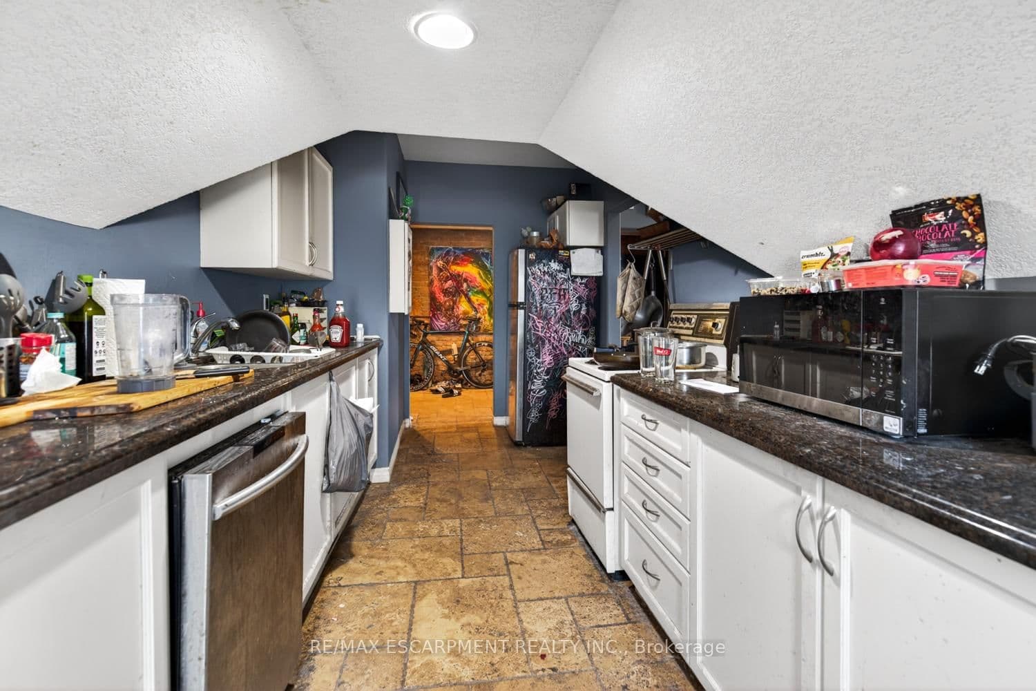 38 Hess Street S thumbnail 27