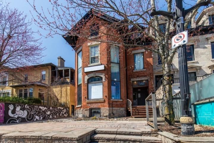 38 Hess Street S thumbnail 3