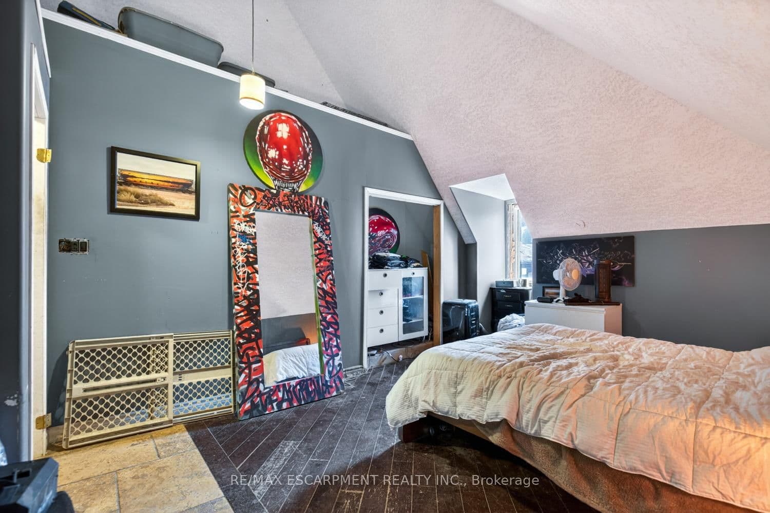 38 Hess Street S thumbnail 30