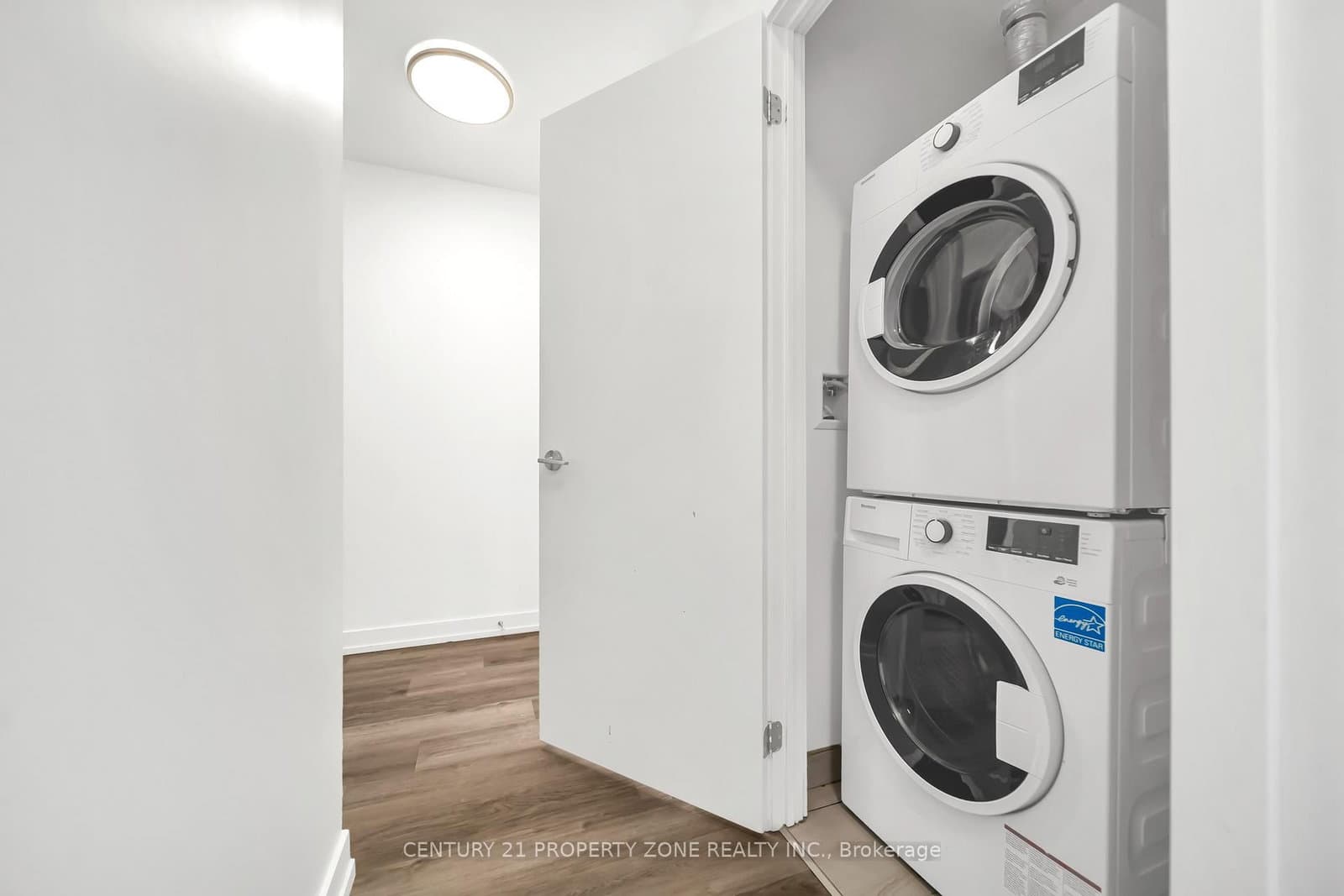 5 WELLINGTON Street, Unit 1612 thumbnail 16