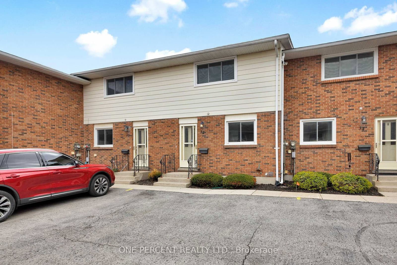 32 Montclair Crescent thumbnail 2