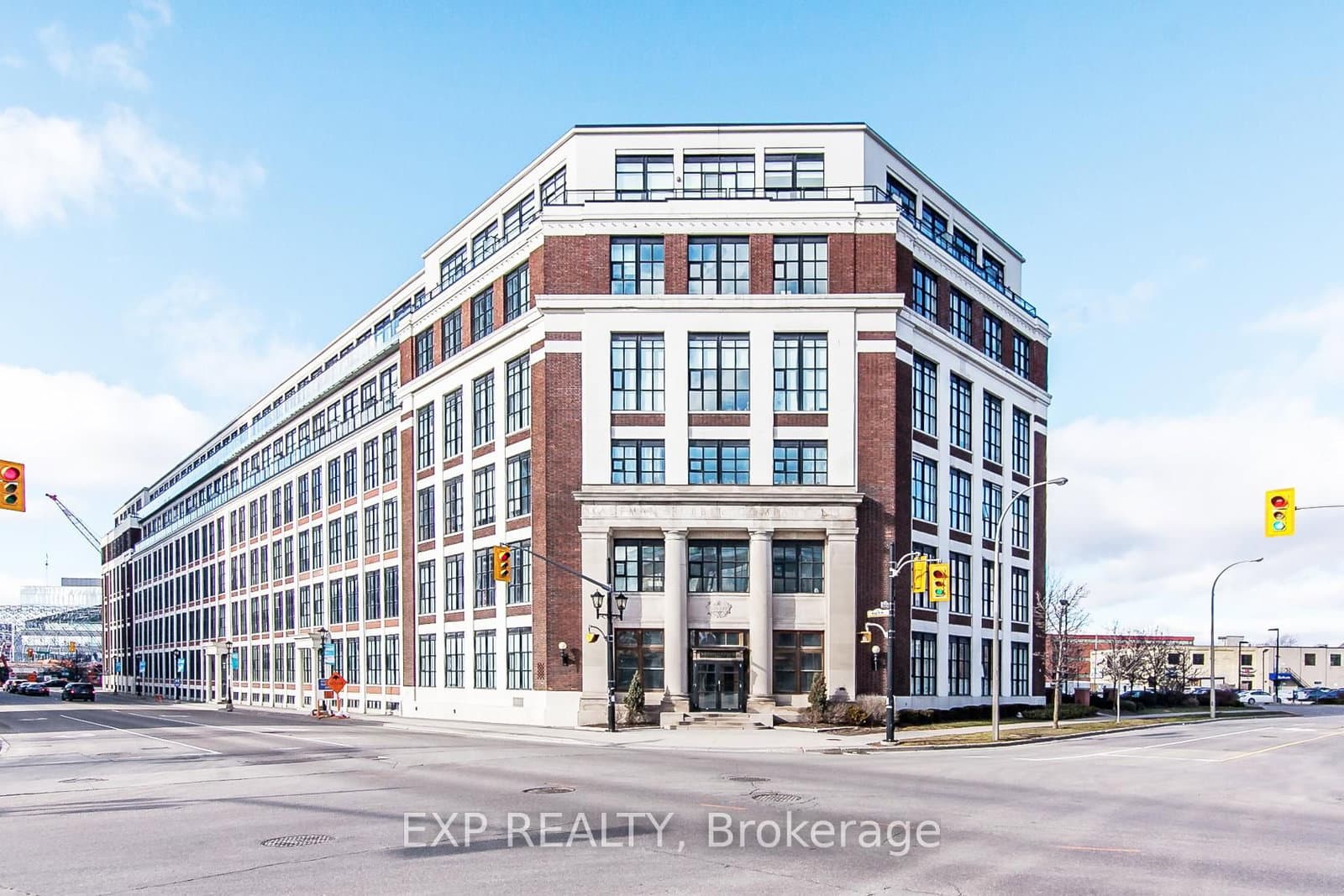 #124 - 410 King Street W