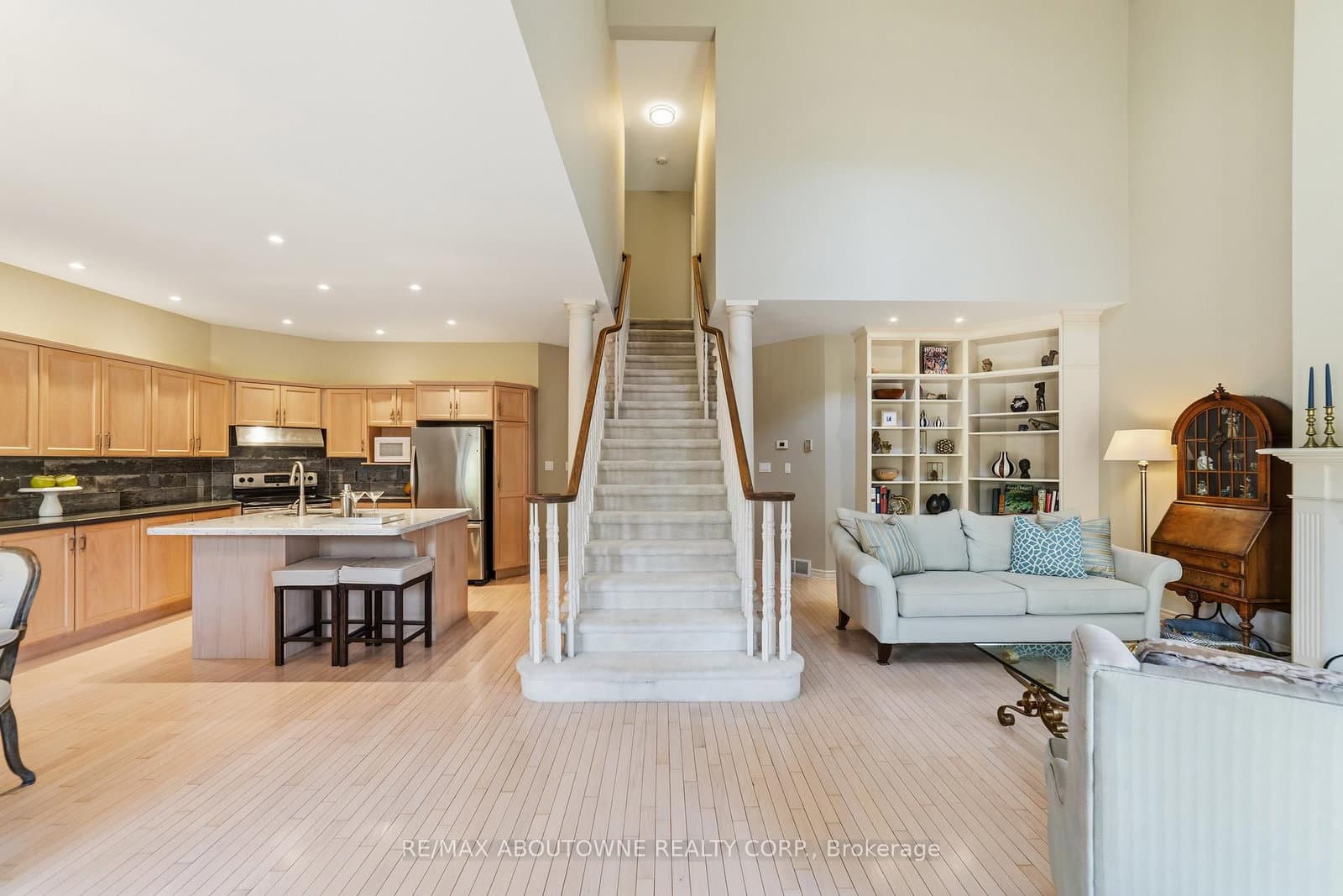 575 Simcoe Street, Unit 12 thumbnail 15