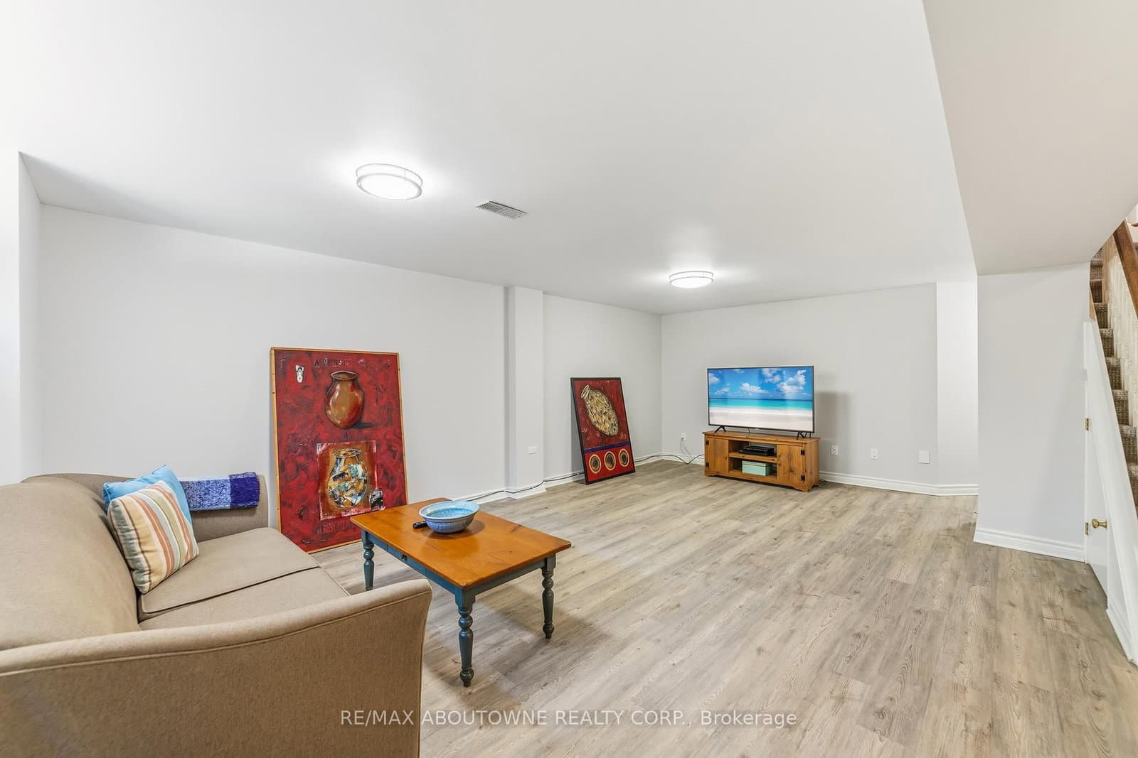 575 Simcoe Street, Unit 12 thumbnail 24