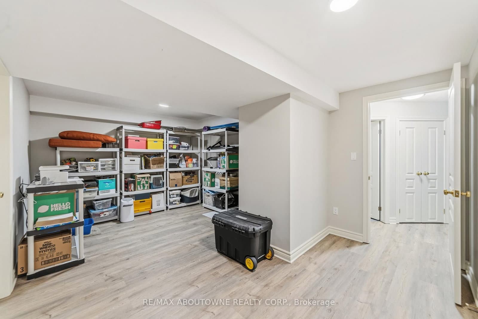 575 Simcoe Street, Unit 12 thumbnail 28