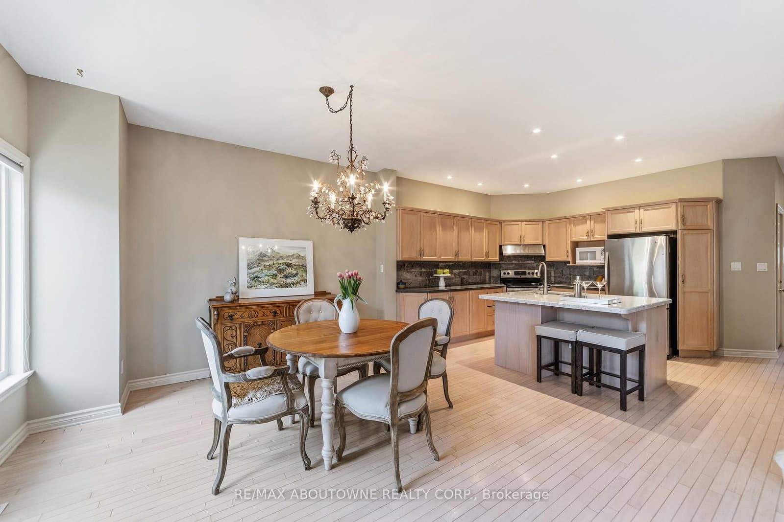 575 Simcoe Street, Unit 12 thumbnail 3