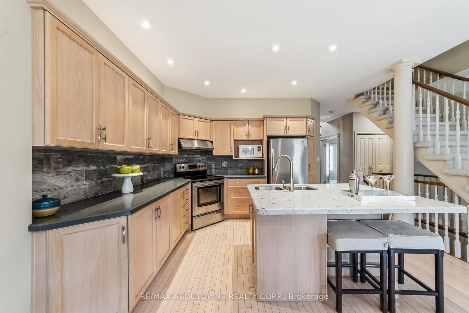 575 Simcoe Street, Unit 12 thumbnail 7