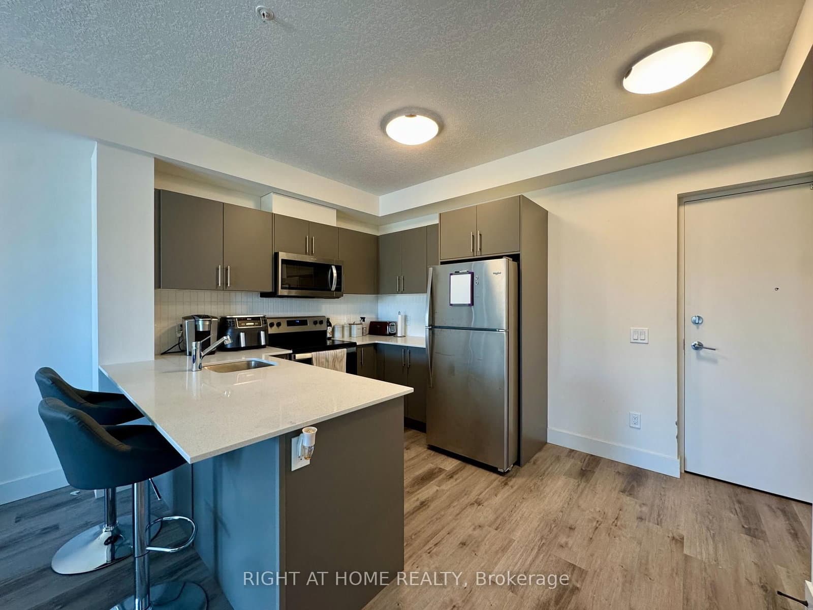 1101 Lackner Place, Unit 401 thumbnail 2