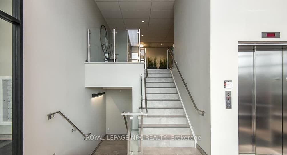 120 Summersides Boulevard, Unit 300 thumbnail 3