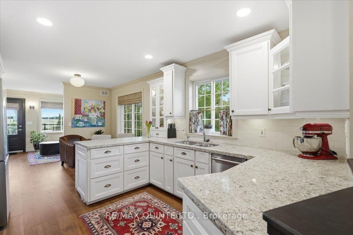 46 Lake Breeze Court thumbnail 10