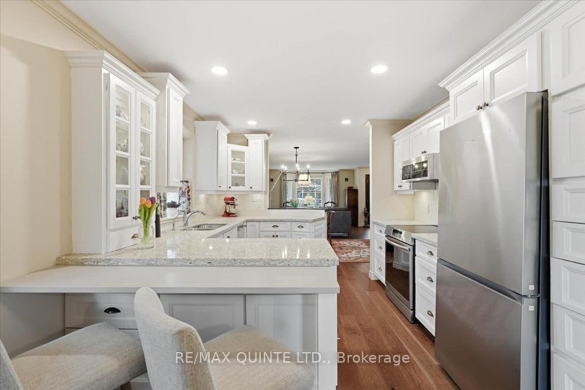 46 Lake Breeze Court thumbnail 13