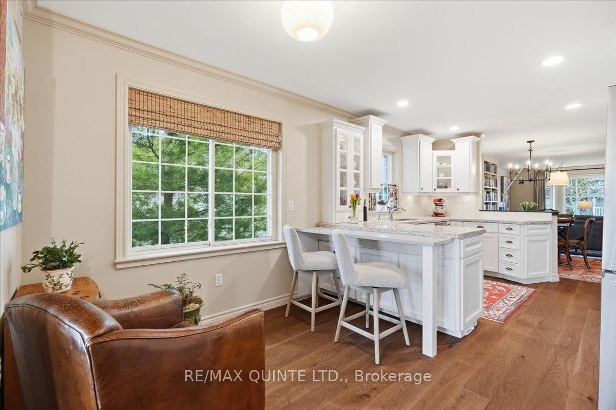 46 Lake Breeze Court thumbnail 14