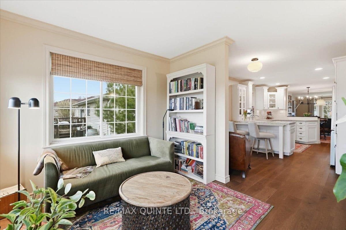46 Lake Breeze Court thumbnail 16