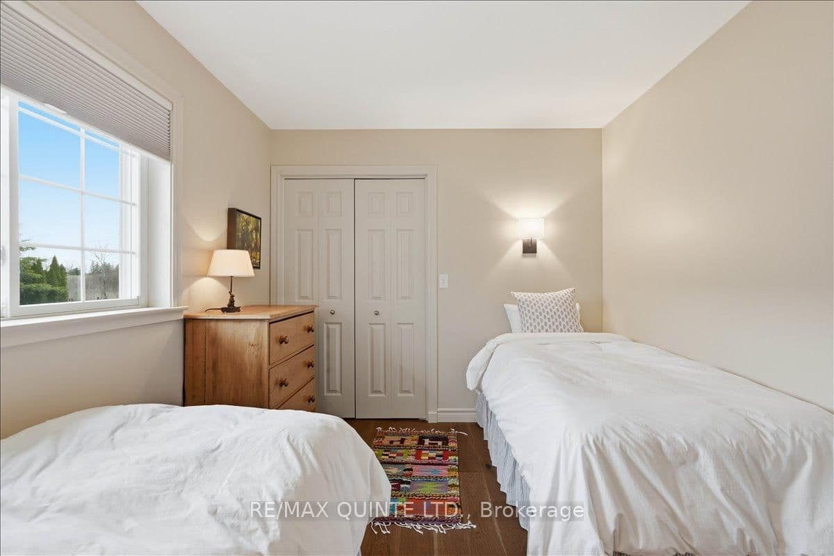 46 Lake Breeze Court thumbnail 20