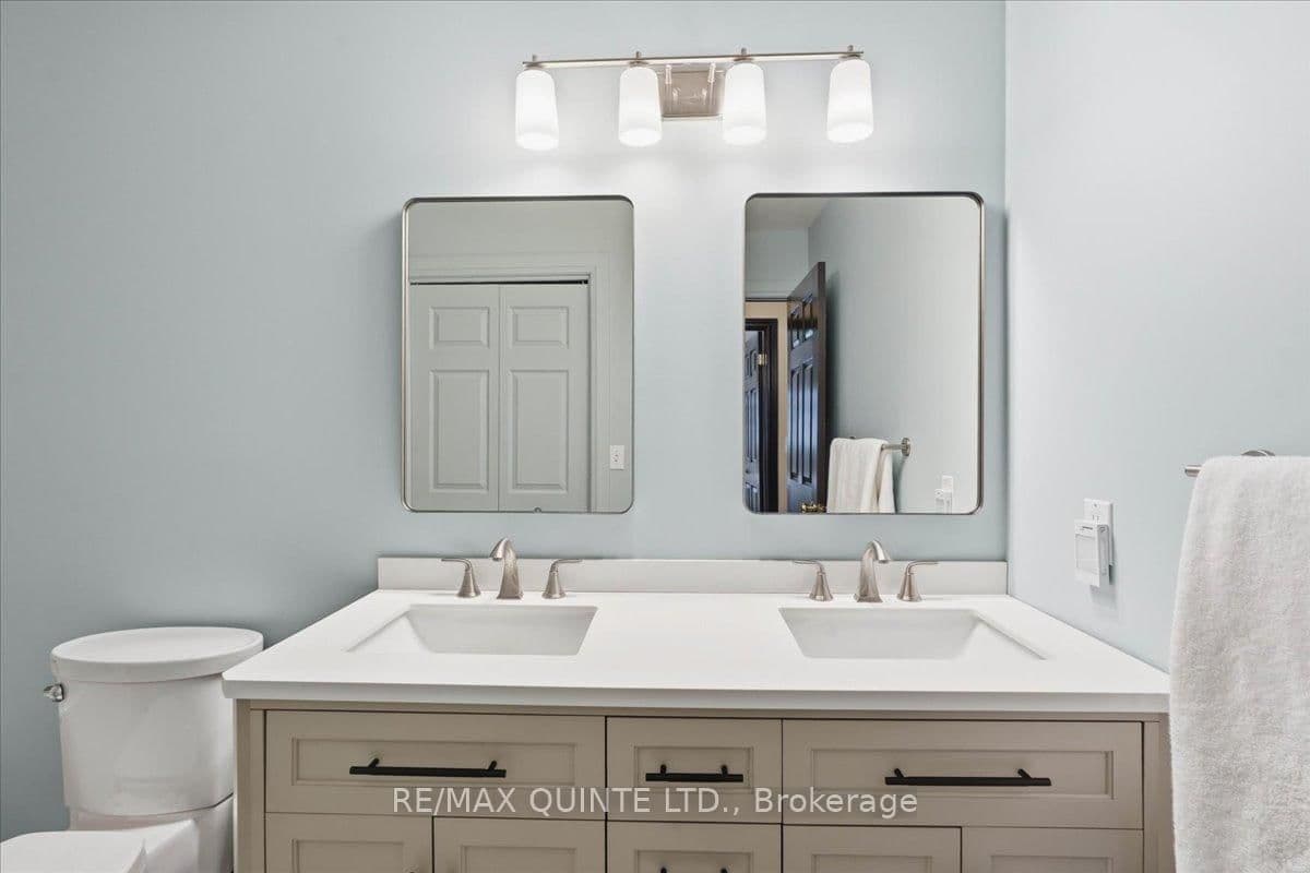 46 Lake Breeze Court thumbnail 21