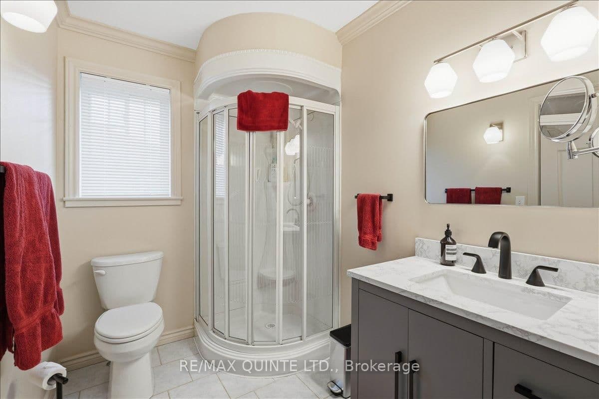 46 Lake Breeze Court thumbnail 25