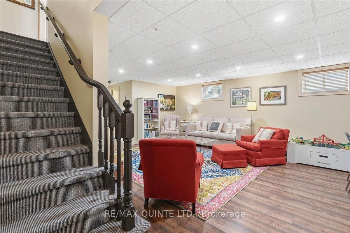 46 Lake Breeze Court thumbnail 26