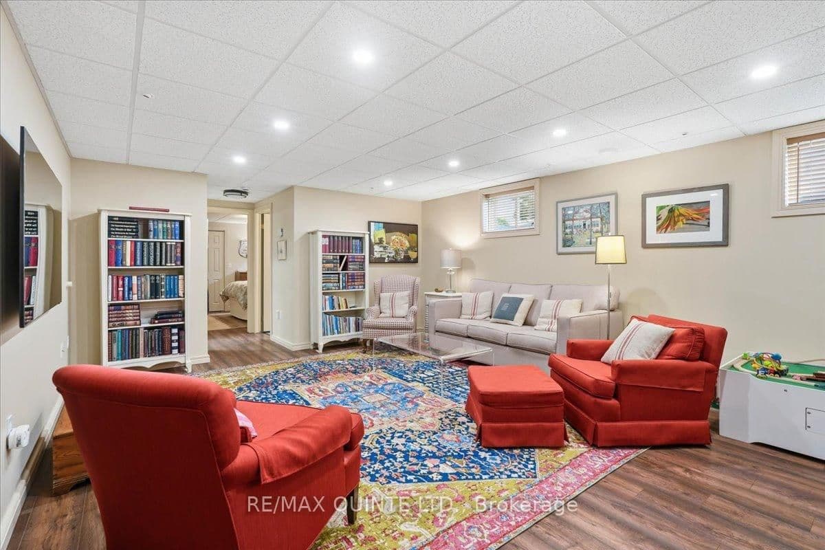 46 Lake Breeze Court thumbnail 27