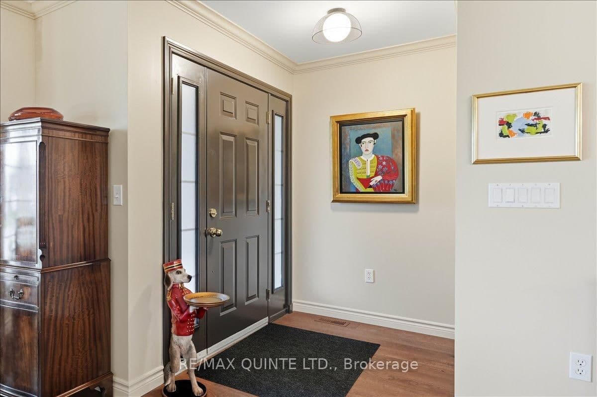 46 Lake Breeze Court thumbnail 3