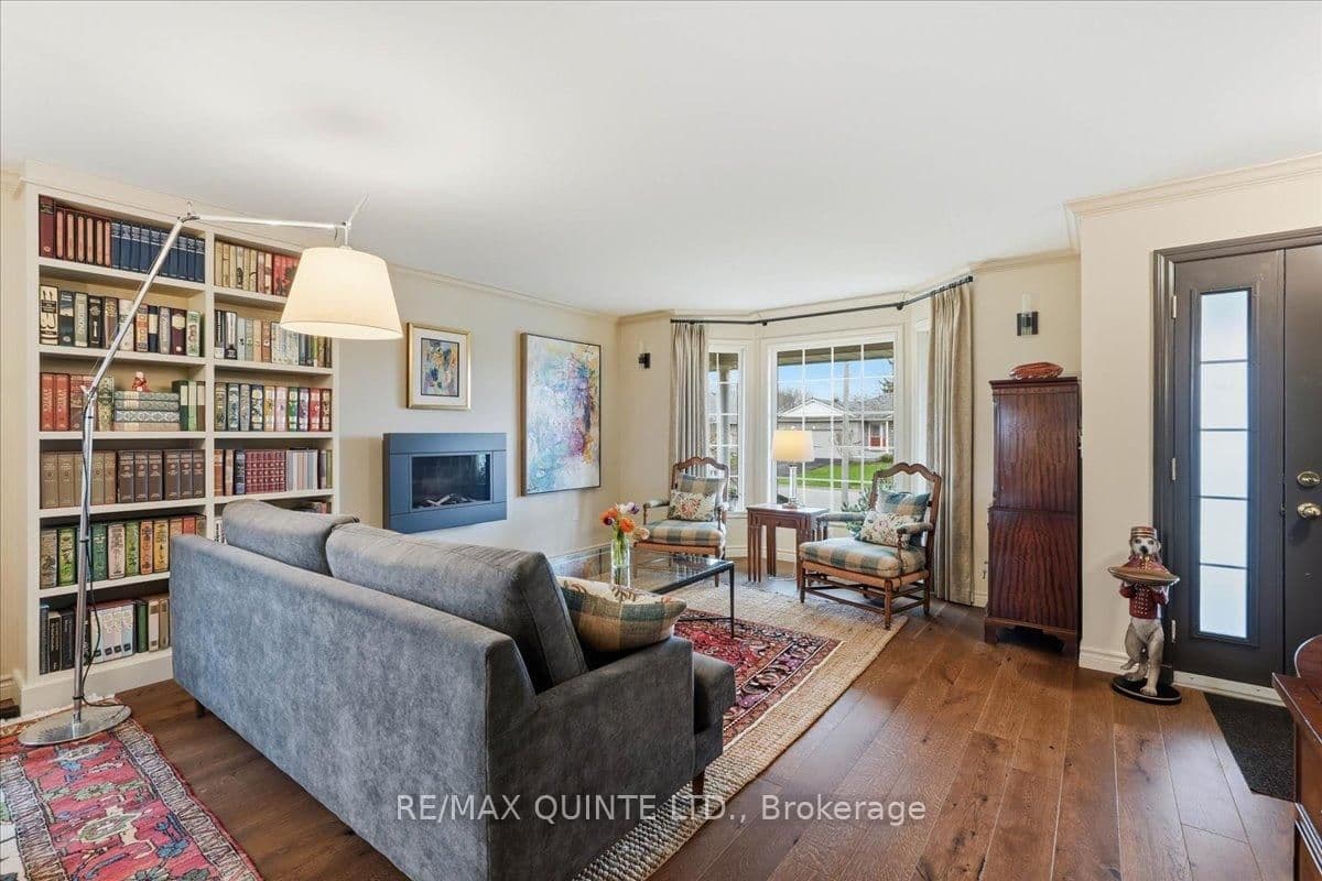 46 Lake Breeze Court thumbnail 6