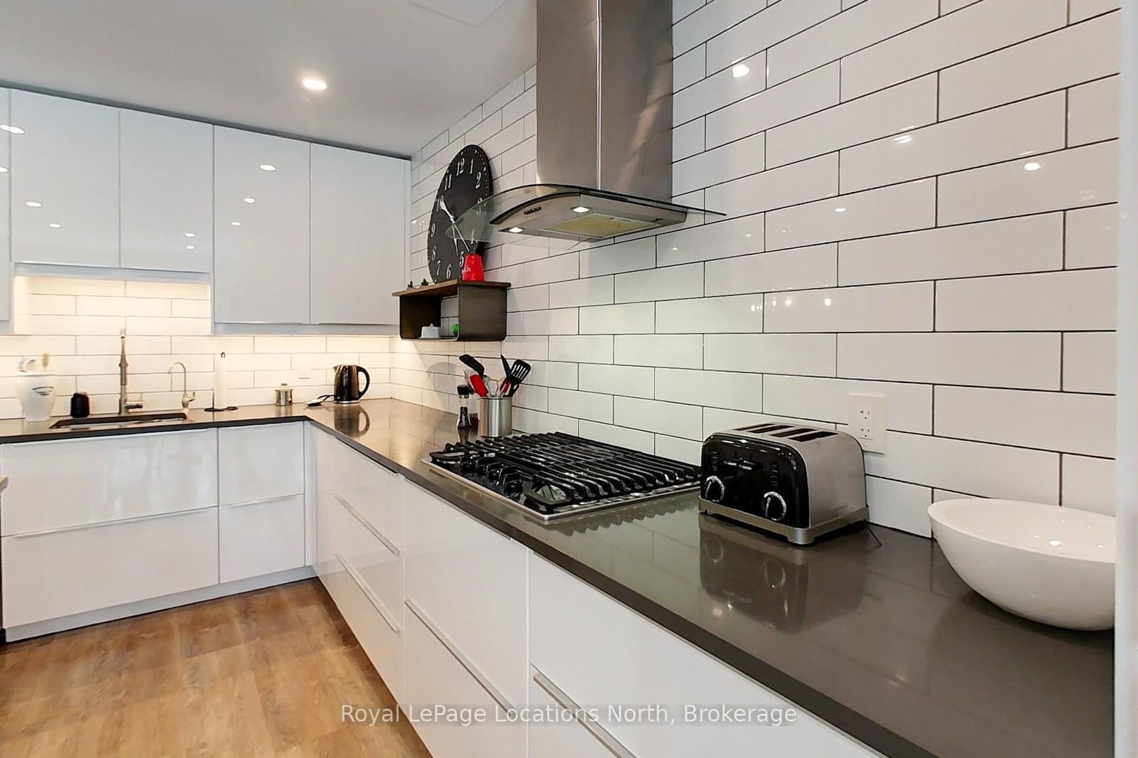 139 Lakeshore Road E, Unit 6 thumbnail 8