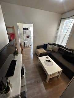 11 Queen Street E thumbnail 7