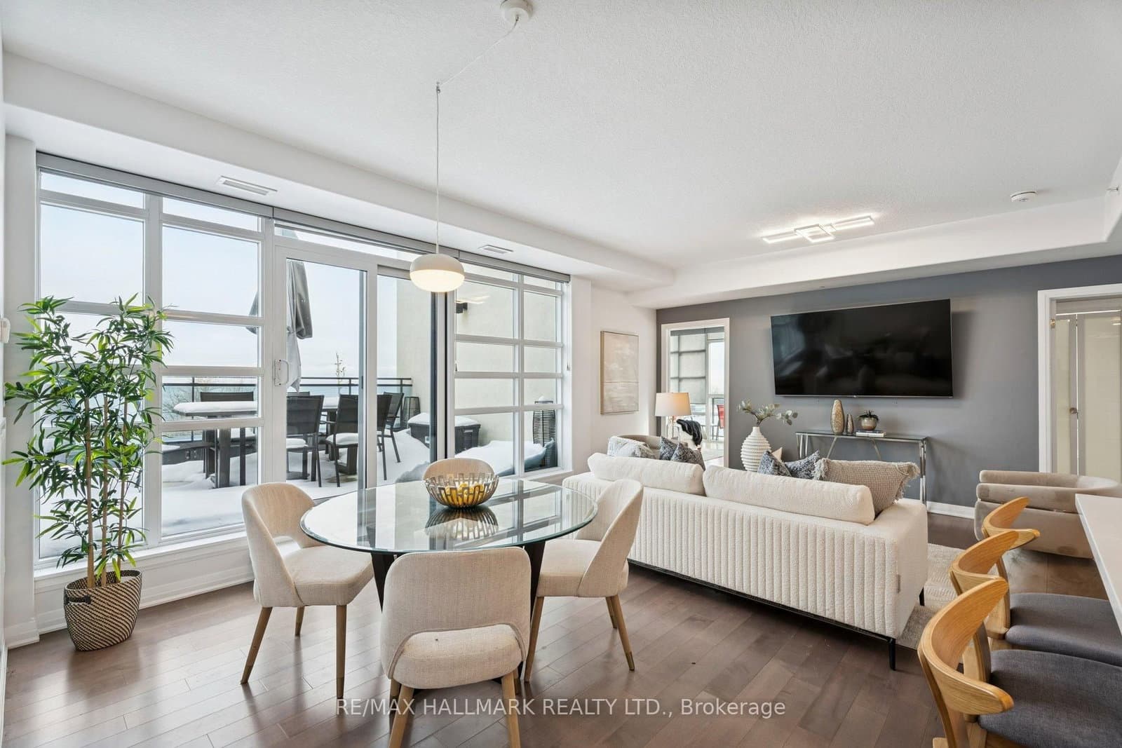 10 Concord Place, Unit 409 thumbnail 5