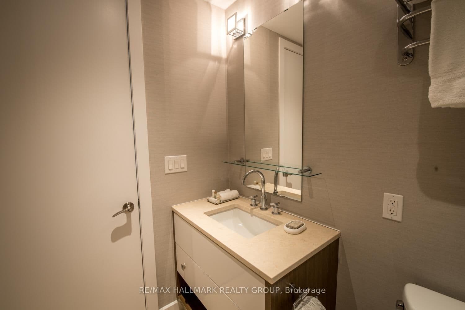 300 Lisgar Street, Unit 1203 thumbnail 8