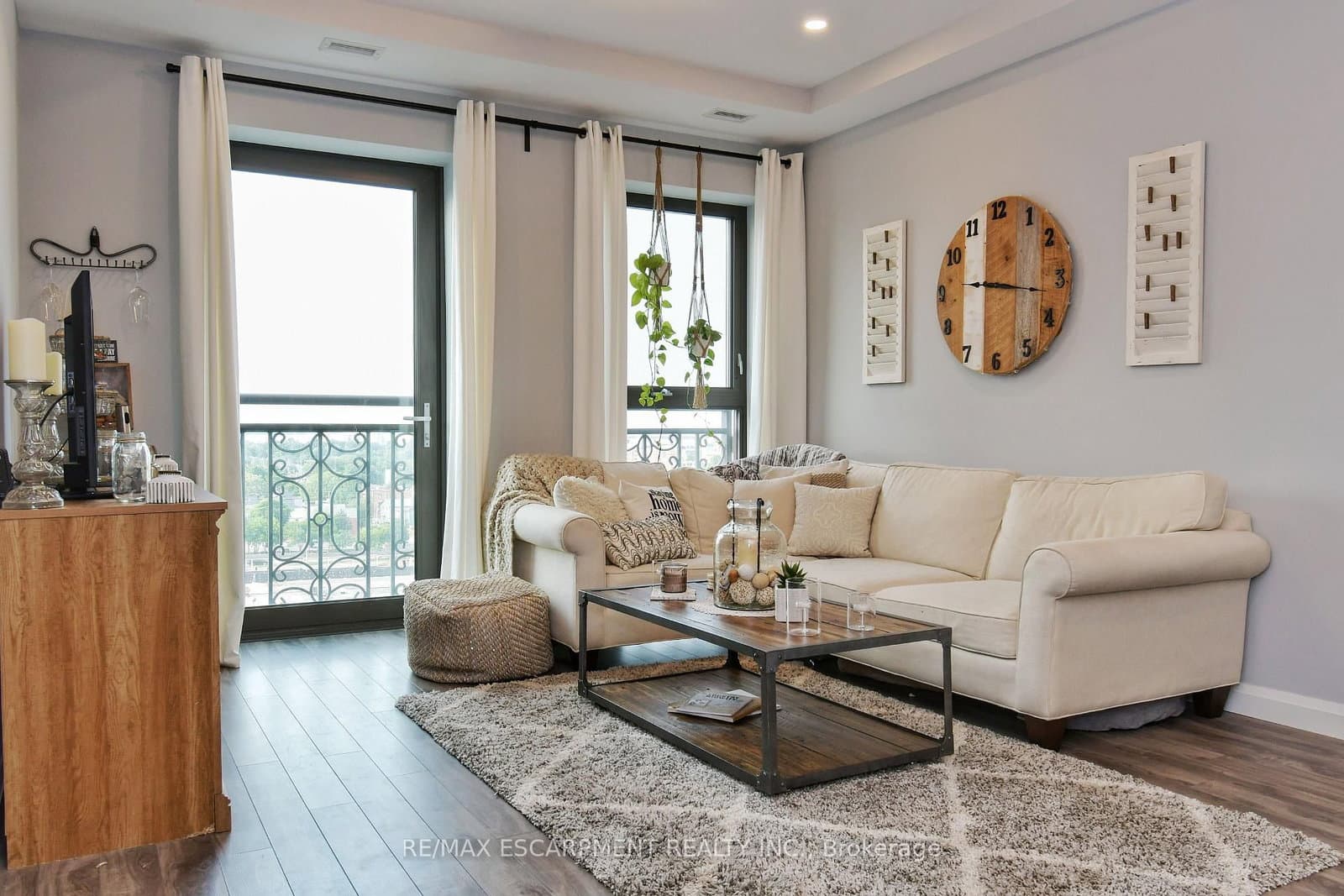 #903 - 112 King Street E