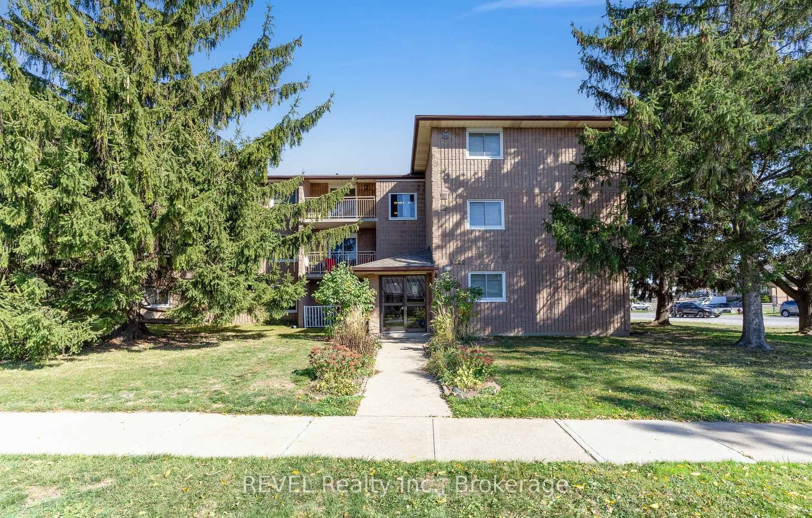 5222 Portage Road, Unit 305