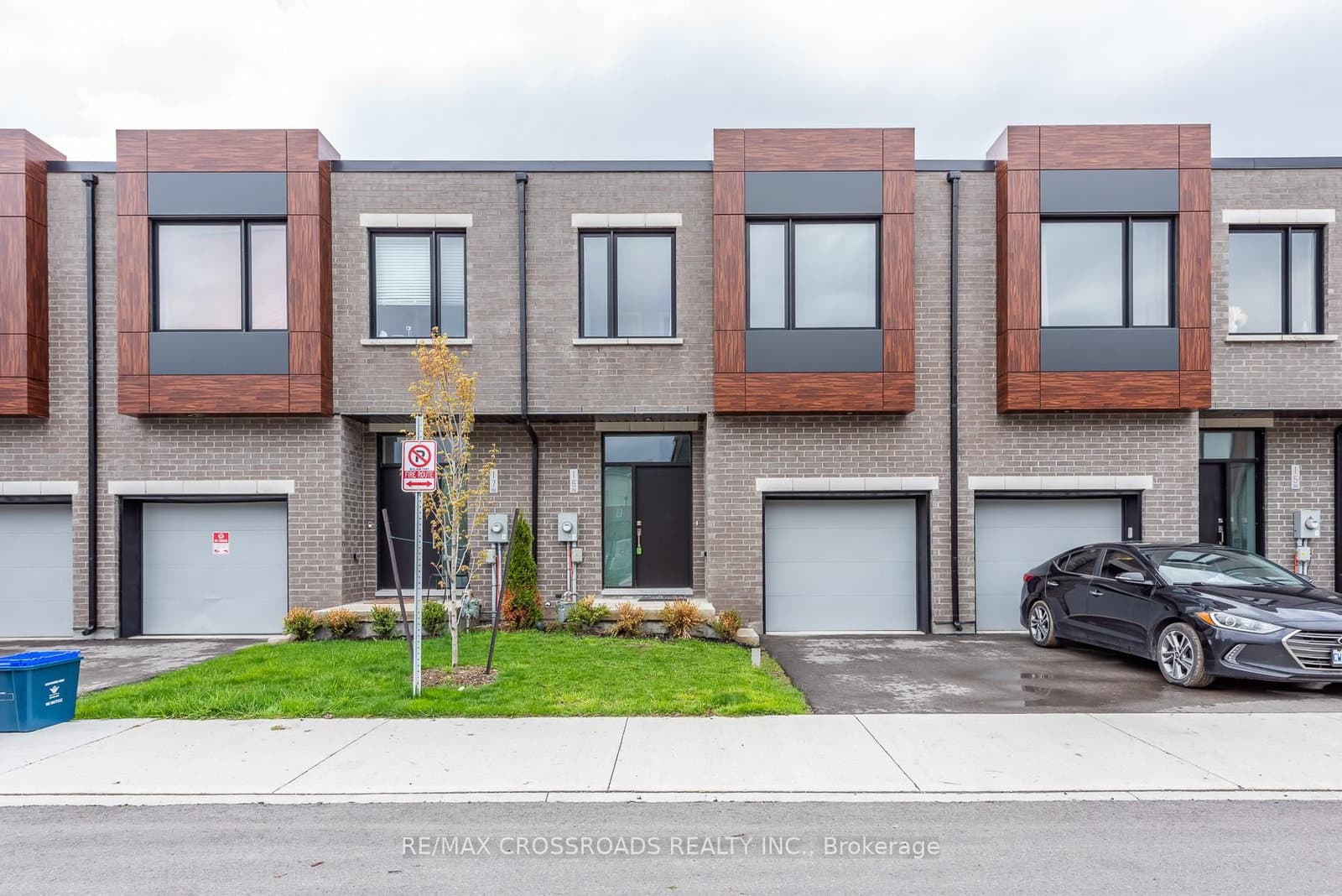 416 Dundas Street S, Unit 16