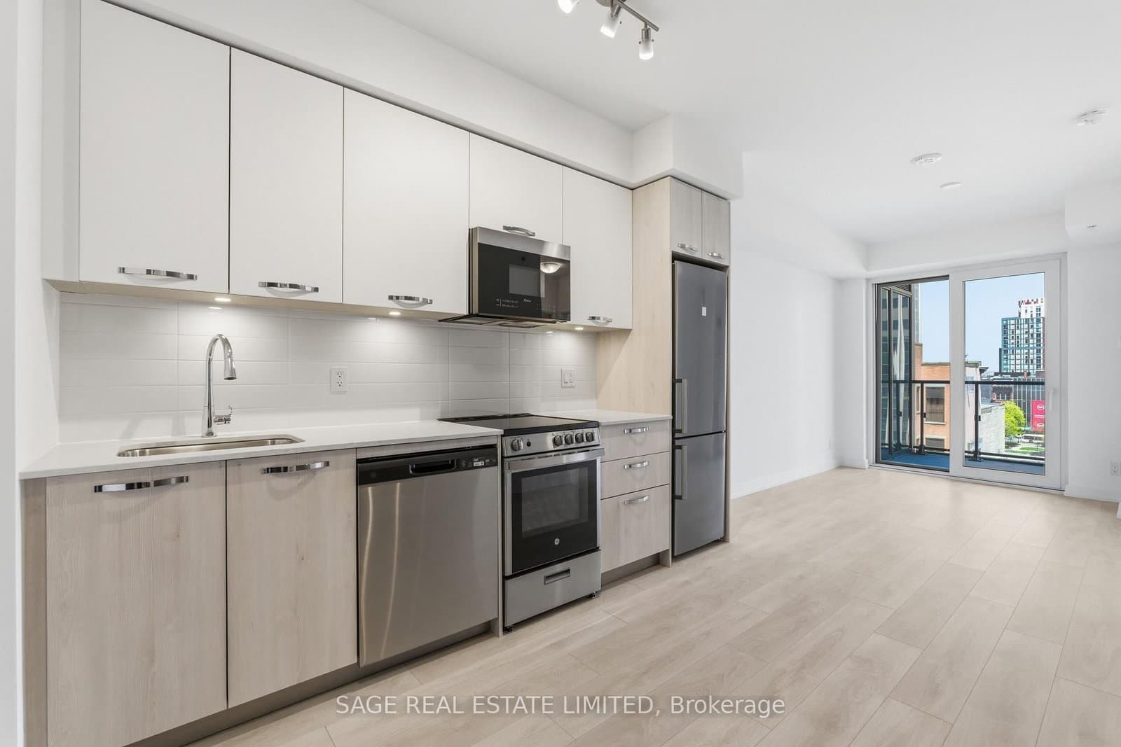 75 James Street S, Unit 711