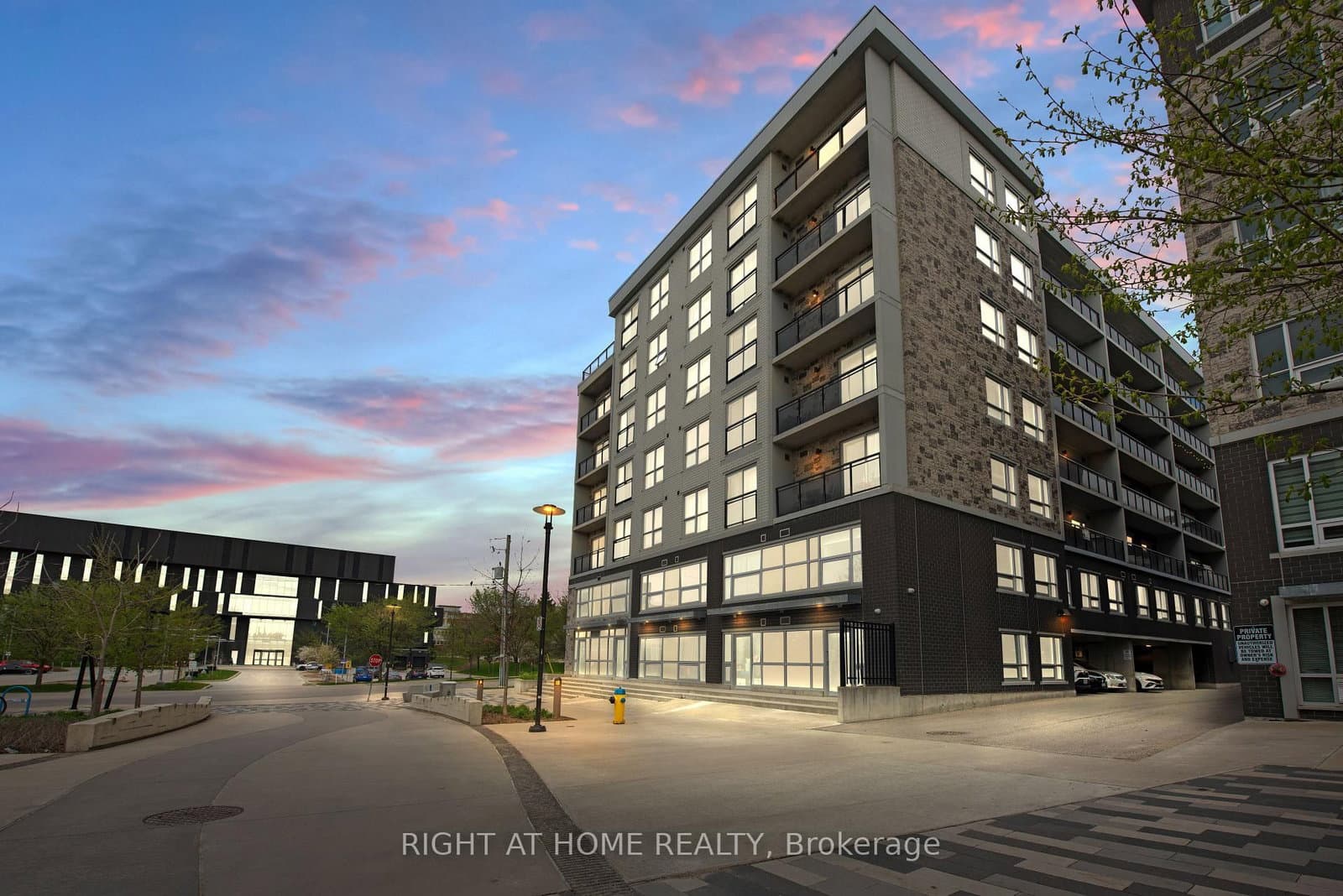 #B415 - 275 Larch Street