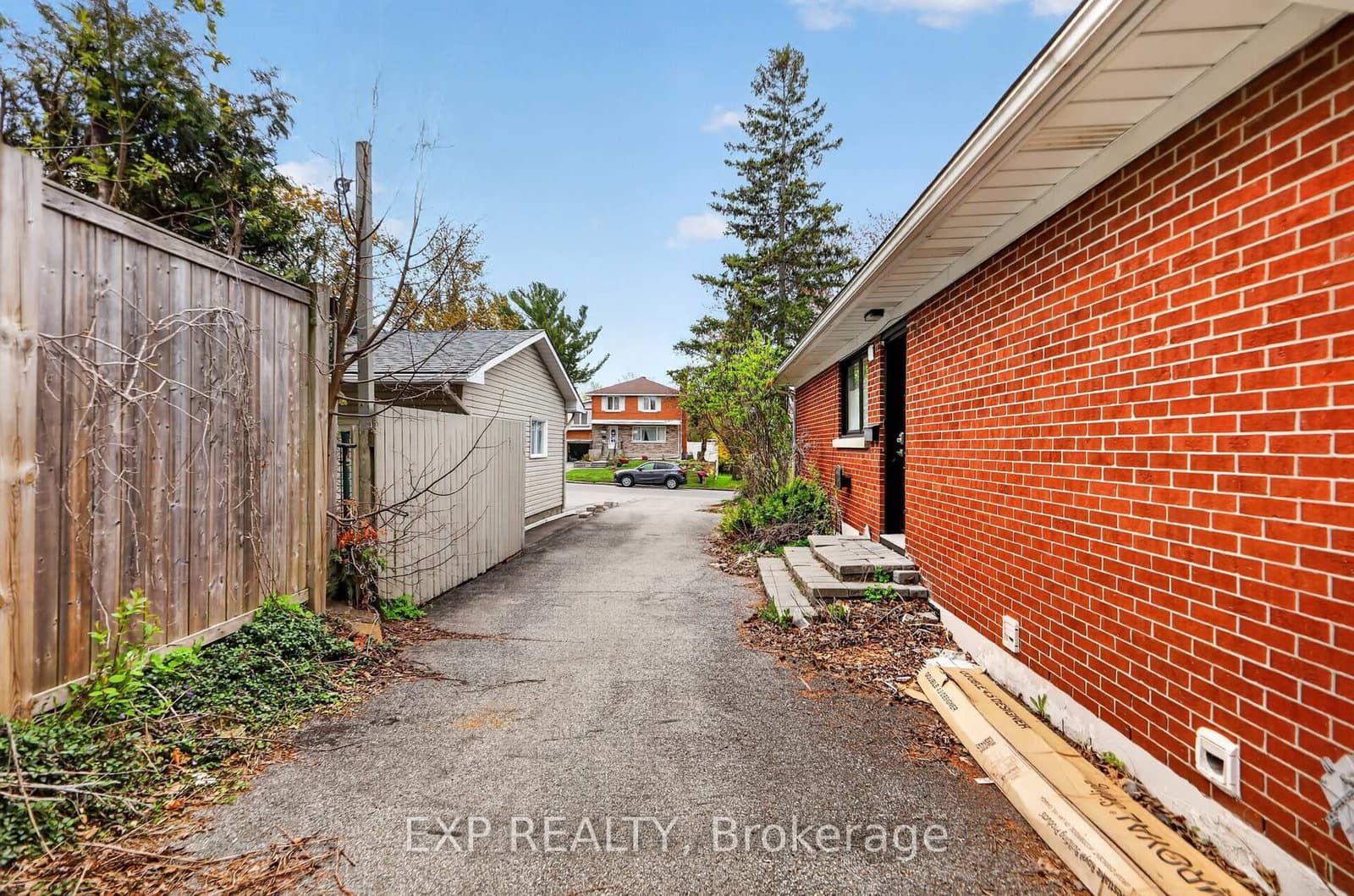 1255 Evans Boulevard N thumbnail 4