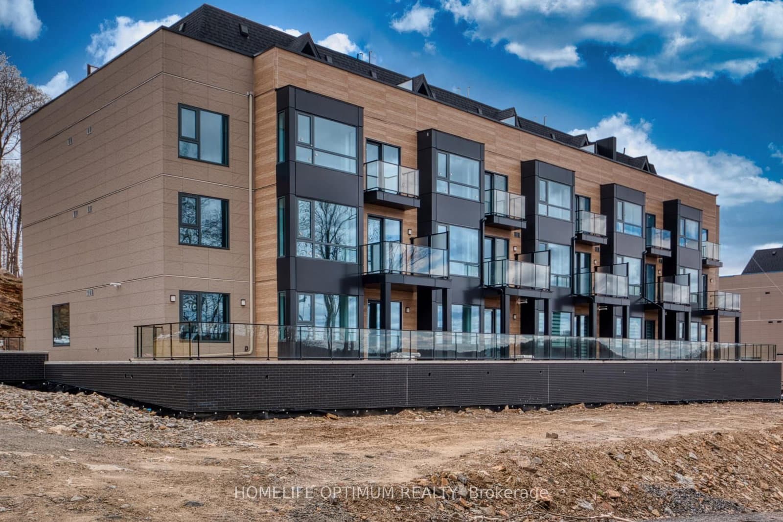 12 Suncrest Lane, Unit 204