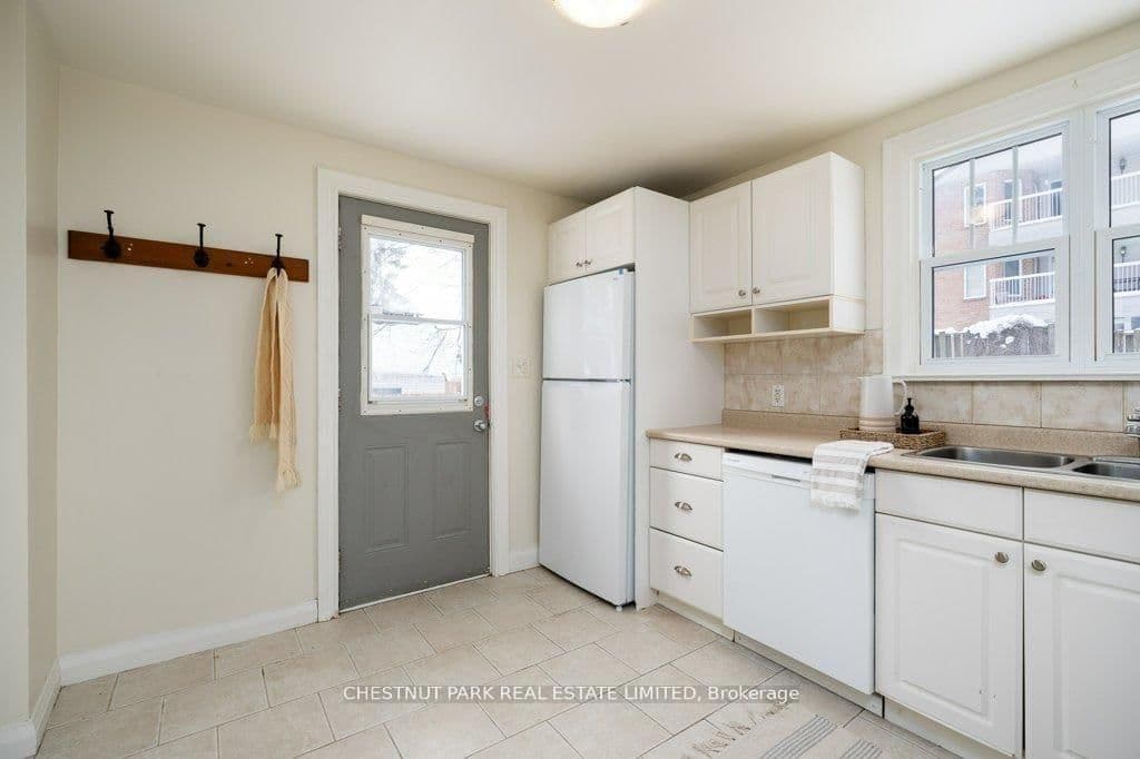 31-33 Washburn Street thumbnail 4
