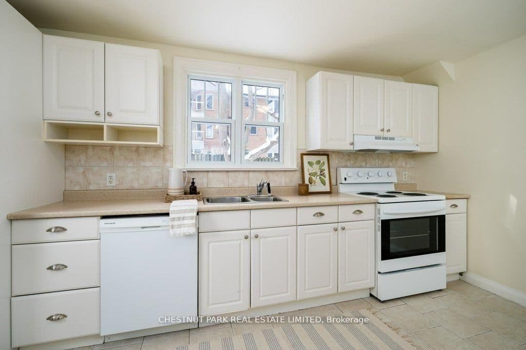 31-33 Washburn Street thumbnail 5