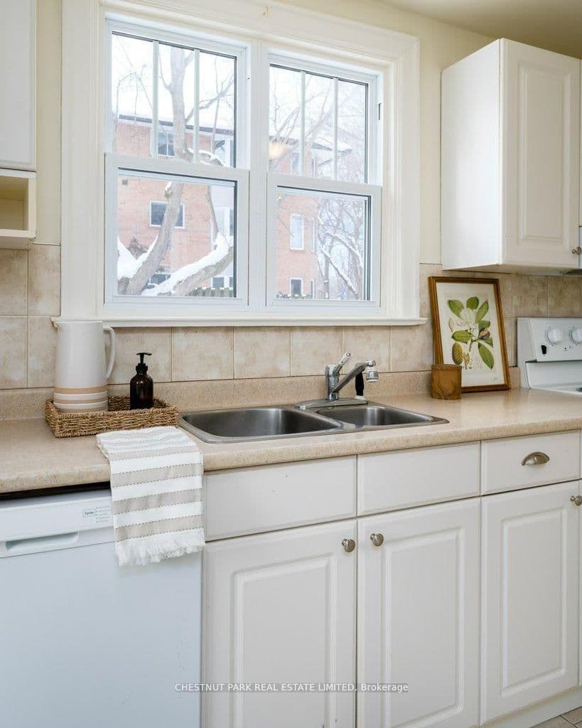 31-33 Washburn Street thumbnail 6