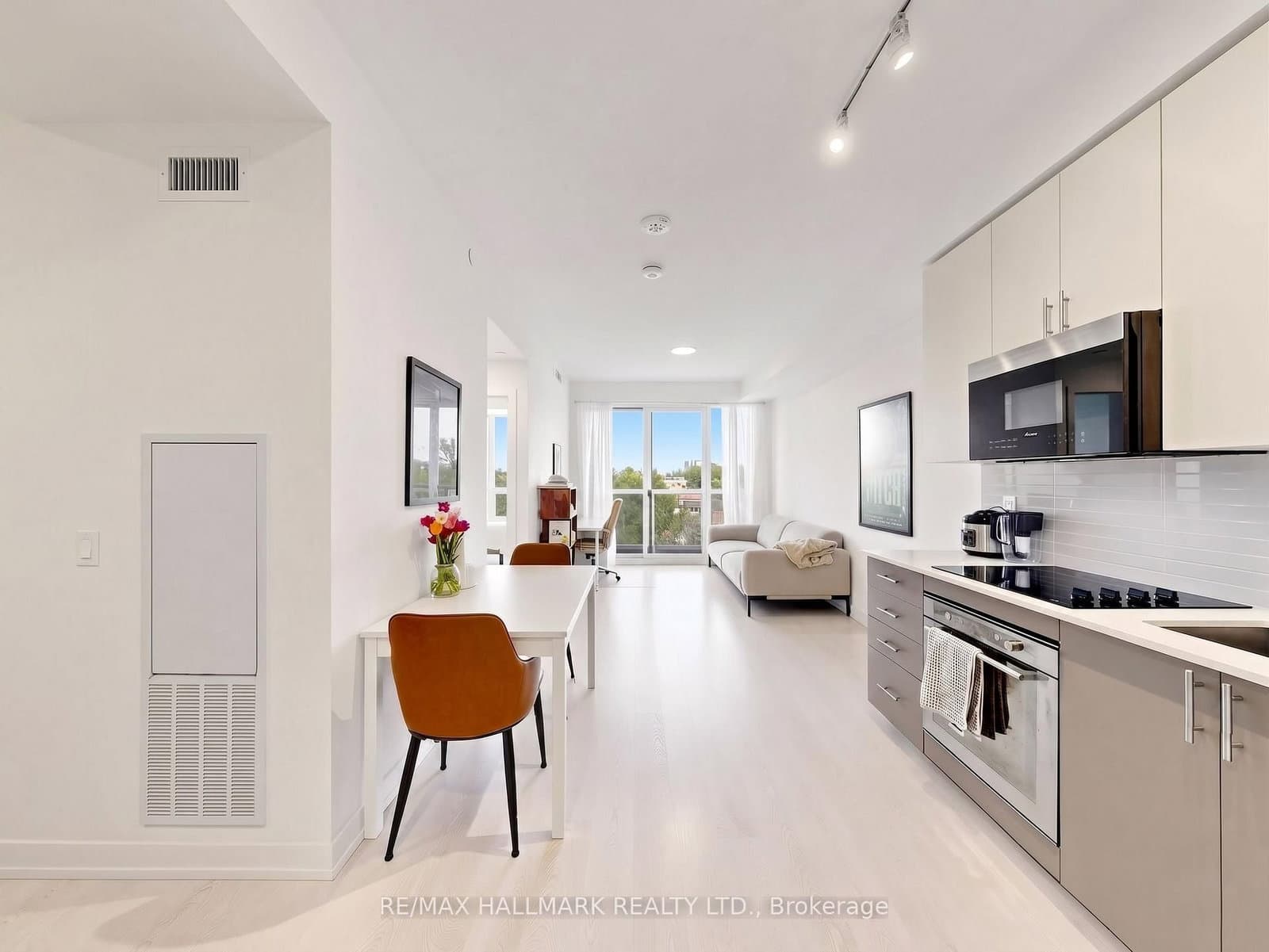 #612 - 415 Main Street W