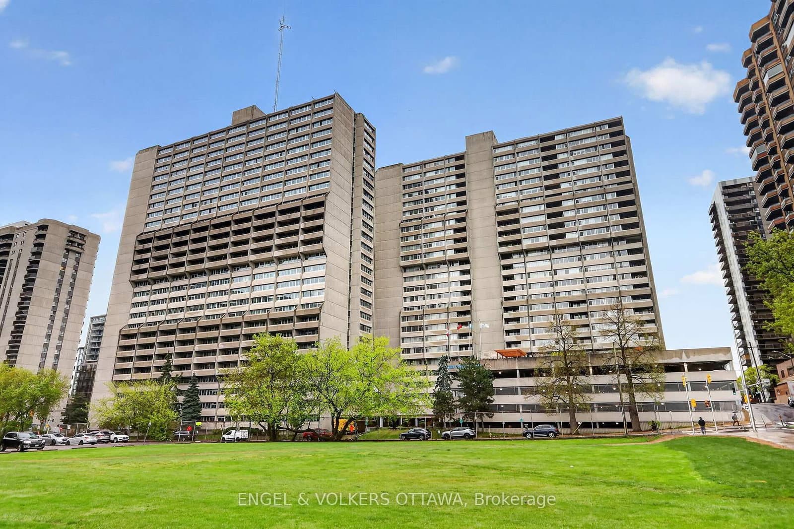 #PH5 - 530 Laurier Avenue W