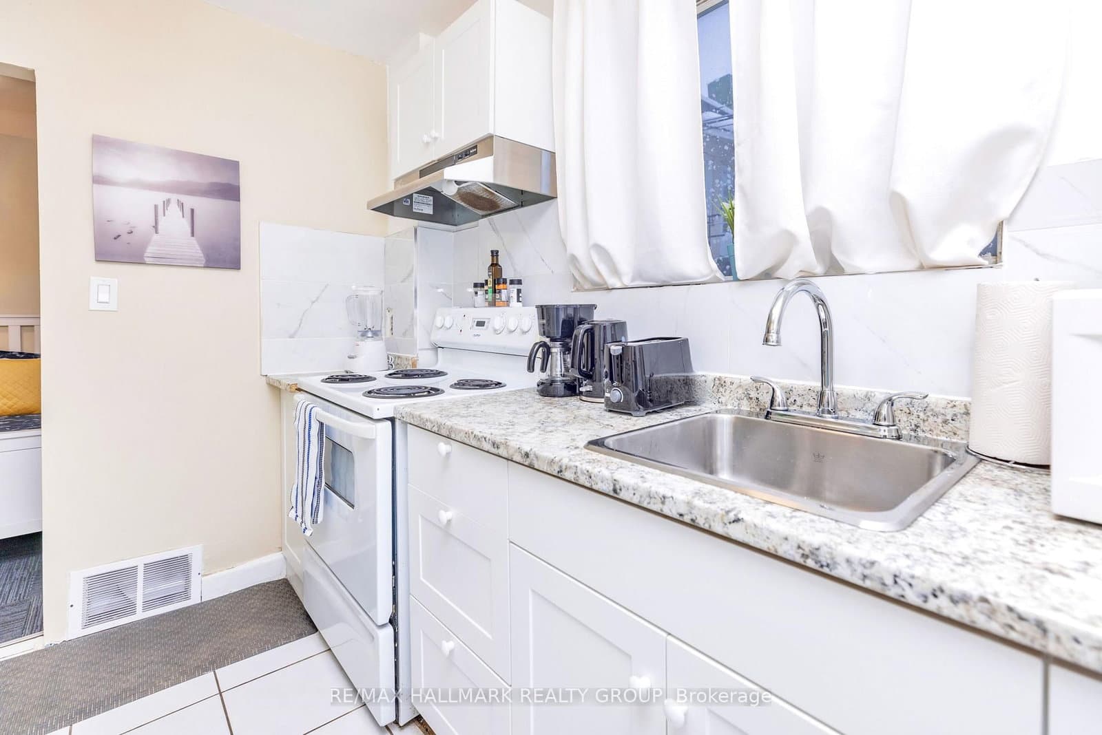 456 BRONSON Avenue, Unit 4 thumbnail 9