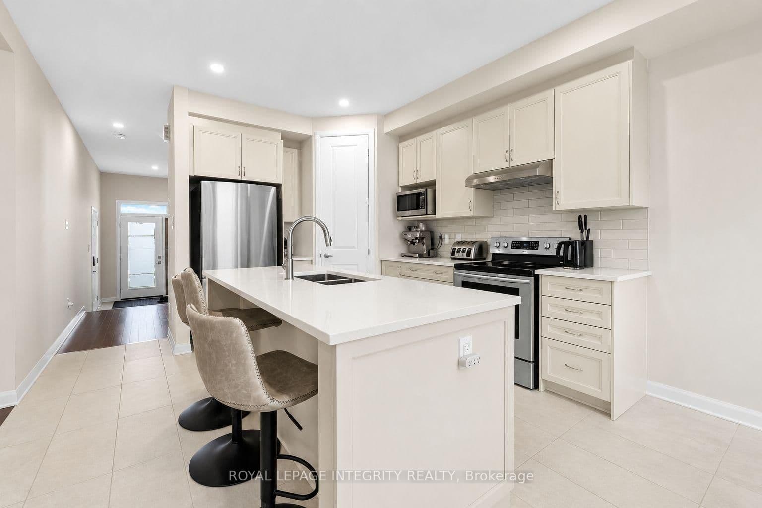 142 Shallow Pond Place E thumbnail 7