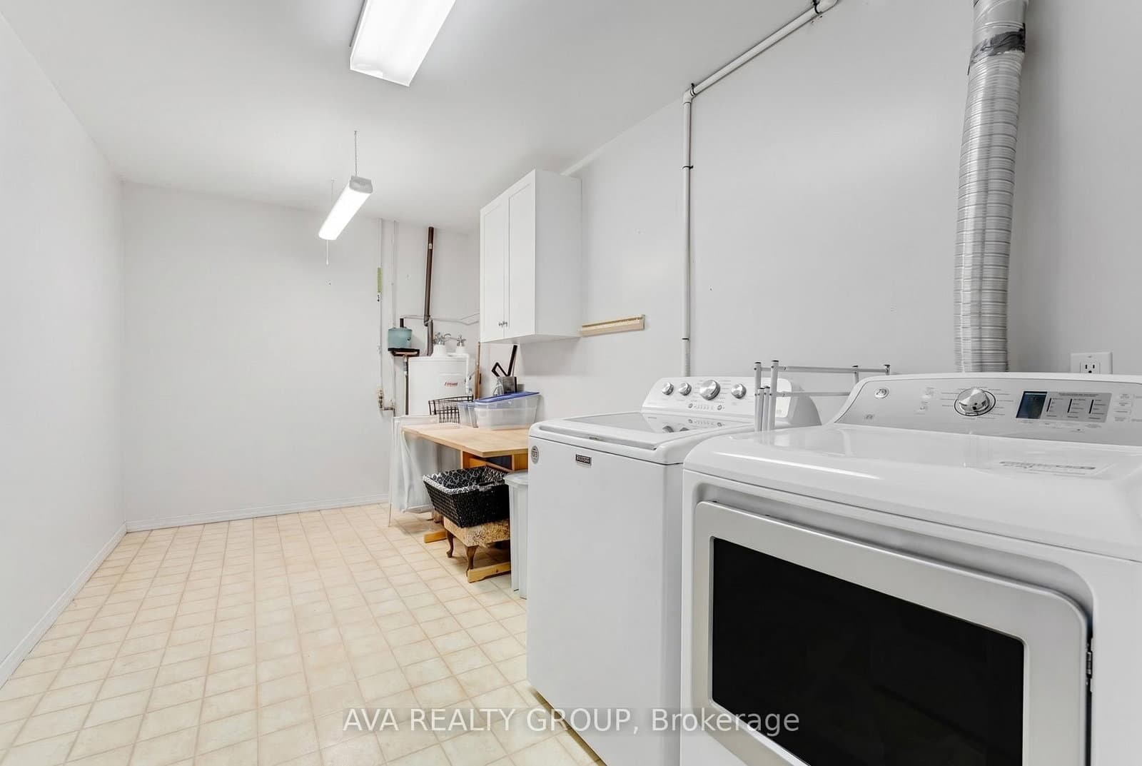 106 Stratas Court N thumbnail 30