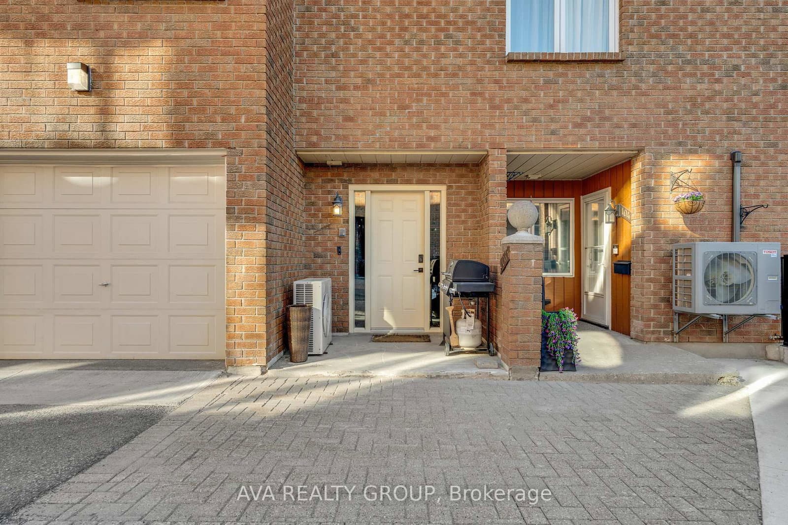 106 Stratas Court N thumbnail 8